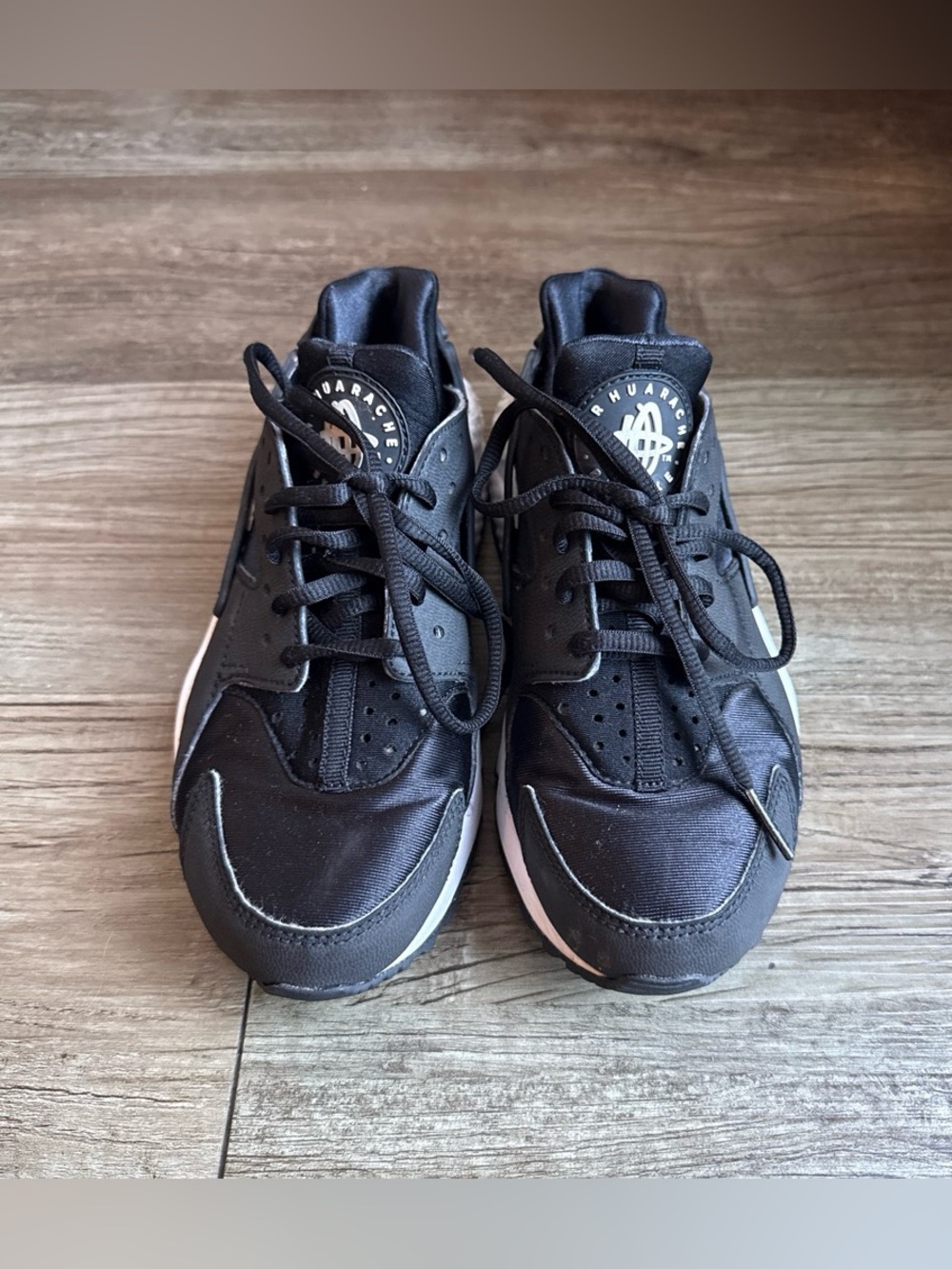 Nike Kids Black and White Huarache Sneakers size 5